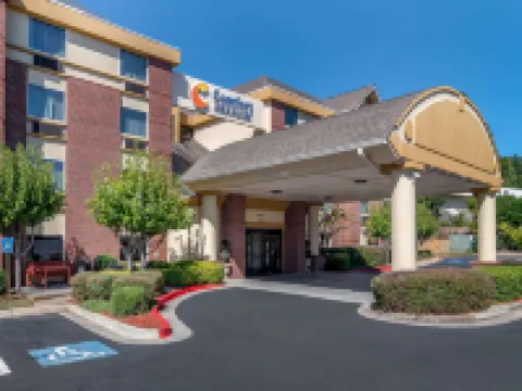 Comfort Inn & Suites Suwanee - Sugarloaf スワニーのホテル
