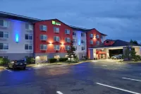 Holiday Inn Express & Suites Lincoln City