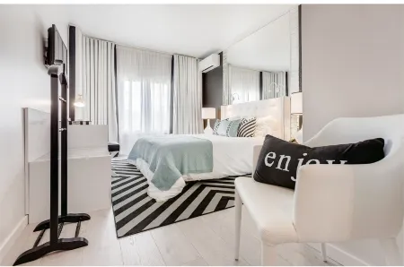 Hotel Cristal Marinha Отели рядом с достопримечательностью «Monumento ao Rei D. Dinis e à Rainha Stª Isabel»