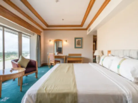 ปูเตรี วิง โรงแรมริเวอร์ไซด์ มาเจสติก โรงแรมในกูชิง