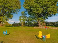 Oak Hotels in Sorano