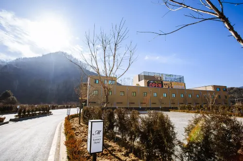 Wanju Myeongpum Self Check-in Motel فنادق في جينان-غون