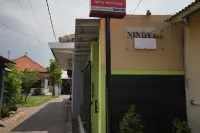 OYO 2492 Nindy Homestay فنادق في Kedungdalem