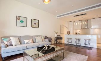 Captivating Apt in City Walk Pool View!