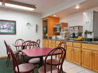 Super 8 by Wyndham Omaha Eppley Airport/Carter Lake Hotels in Carter Lake