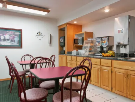 Super 8 by Wyndham Omaha Eppley Airport/Carter Lake