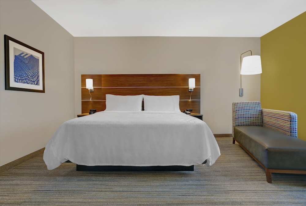 Holiday Inn Express & Suites Lenexa - Overland Park Area, an Ihg Hotel