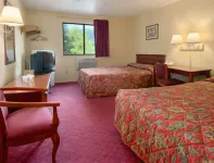 Super 8 by Wyndham Waldorf