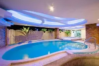 The Pinnacle Hotel and Suites