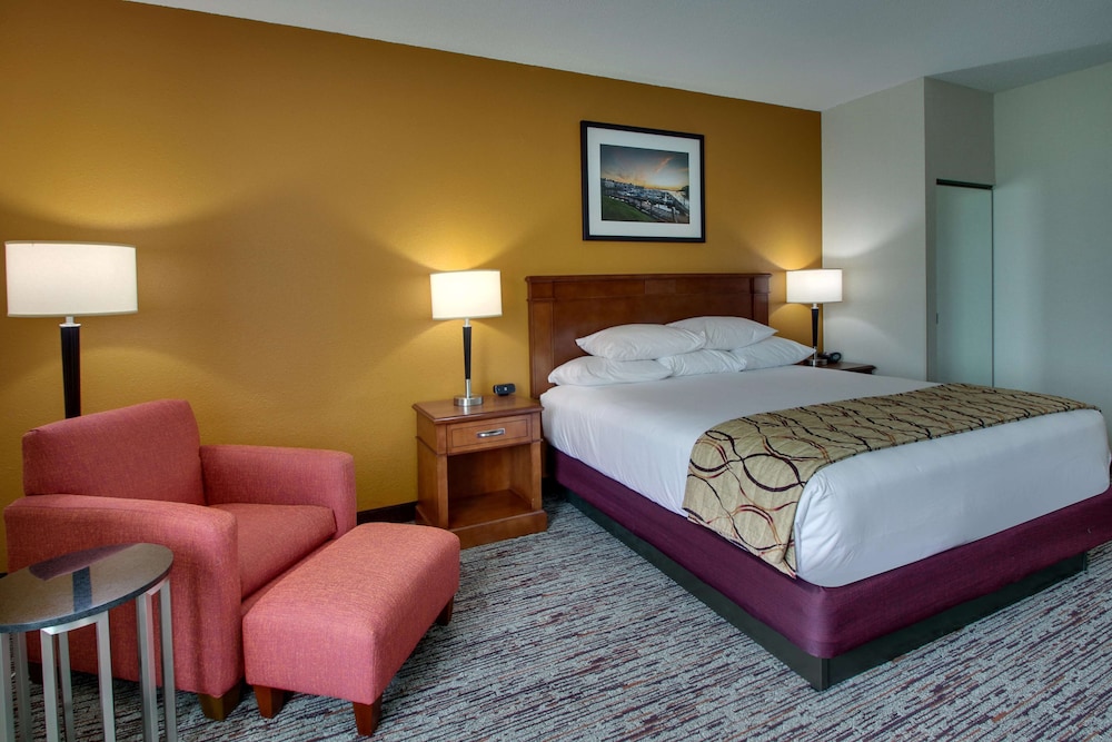 Drury Inn & Suites Charlotte Northlake