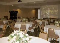 Best Western Plus Crossroads Inn  Suites Hotel a Green Spring