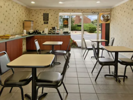 Super 8 by Wyndham Williamsburg/Historic Area