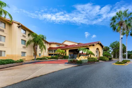 La Quinta Inn & Suites by Wyndham St. Pete-Clearwater Airpt