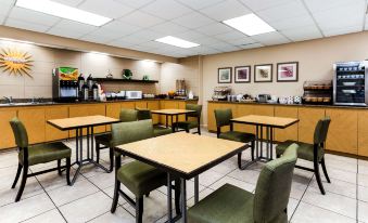 La Quinta Inn & Suites by Wyndham St. Pete-Clearwater Airpt