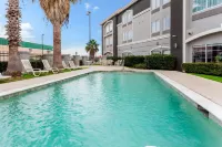 La Quinta Inn & Suites by Wyndham Seguin - piscina