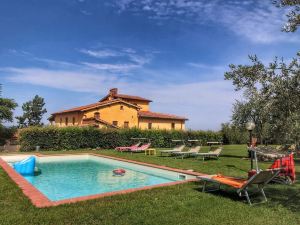 Modern Holiday Home in Castelfranco di Sopra With Swimming Pool