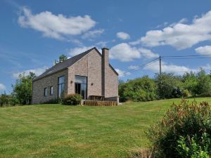 Gemütliches Ferienhaus in Somme-Leuze mit Garten