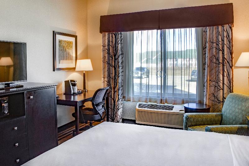 Holiday Inn Express & Suites Nevada, an Ihg Hotel