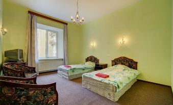 Stn Apartments Near Moskovsky Railway Station
