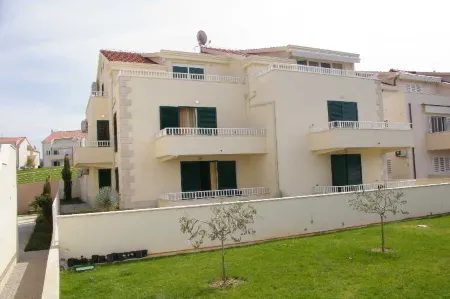 Pervanovo Apartments with Free Parking Отели в г. Орашац