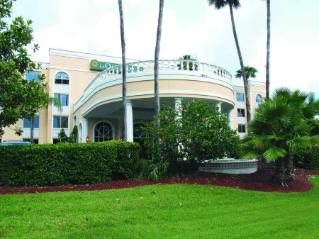 La Quinta Inn & Suites by Wyndham Sarasota Downtown Отели в г. Кенсингтон-Парк