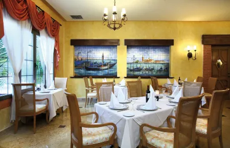 Barceló Maya Tropical - All Inclusive Отели рядом с достопримечательностью «Rockaway Bay»