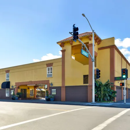 Napa Valley Hotel & Suites