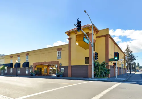 Napa Valley Hotel & Suites