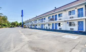 Motel 6 Stockton, CA - Charter Way West