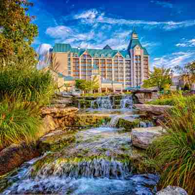 Chateau on the Lake Resort Spa and Convention Center Hotel Exterior