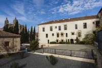 Hospes Palacio de San Esteban Hoteles cerca de Iglesia católica ortodoxa de Santa María de Los Caballeros (Parroquia del Jerarca San Basilio el Grande)