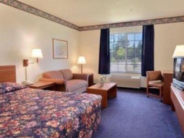 Days Inn & Suites by Wyndham Gresham