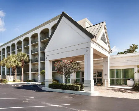 Best Western Plus Windsor Inn Hotels in North Miami