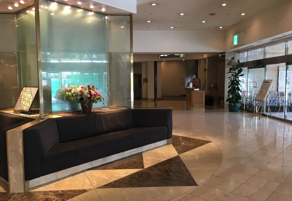 1. 나리타 토부 호..