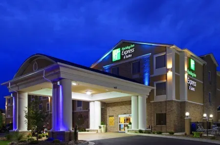 Holiday Inn Express & Suites Toledo South - Perrysburg Отели рядом с достопримечательностью «Государственный университет Боулинг Грин»