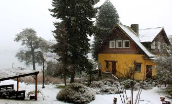 Los Juncos Patagonian Lake House