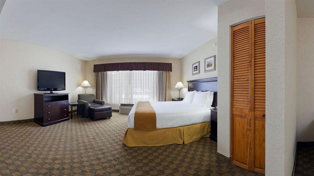 Holiday Inn Express Carneys Point New Jersey Turnpike Exit 1, an Ihg Hotel