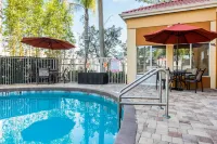 Comfort Inn & Suites Orlando North - Rooftop Pools