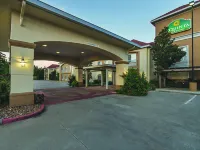 La Quinta Inn & Suites by Wyndham Conroe