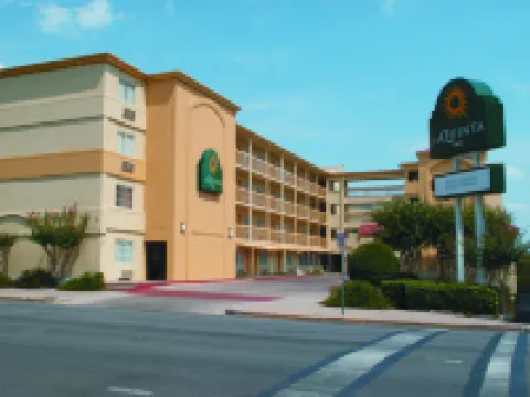 La Quinta Inn by Wyndham Austin Capitol / Downtown Hotels near Austin Station