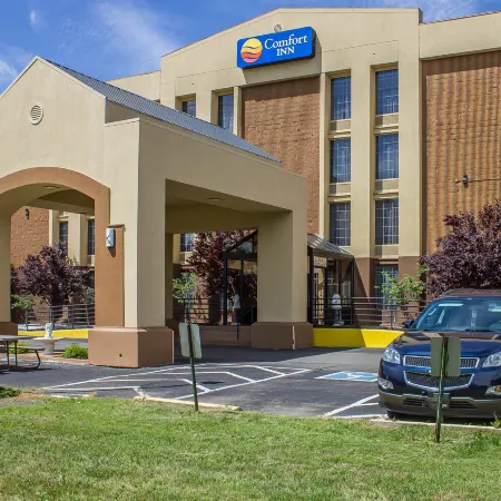 Comfort Inn Wethersfield - Hartford Отели рядом с достопримечательностью «Капитолий штата»