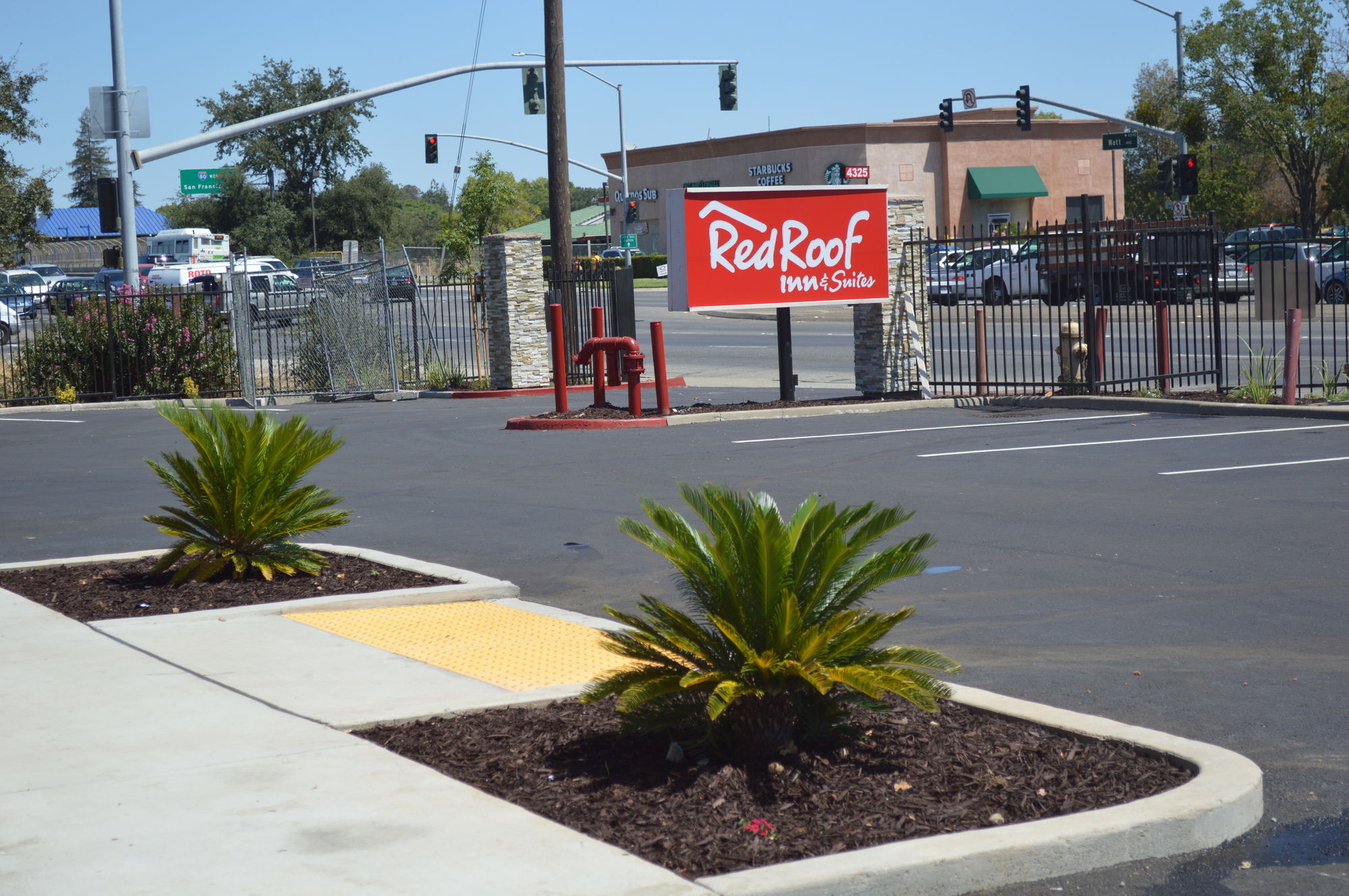 Red Roof Inn & Suites Sacramento North