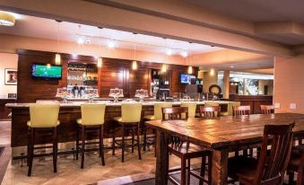 DoubleTree by Hilton Bend - Housity