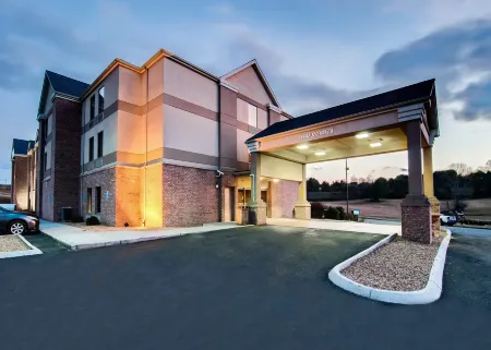Comfort Inn & Suites Christiansburg I-81 Отели в г. Парротт
