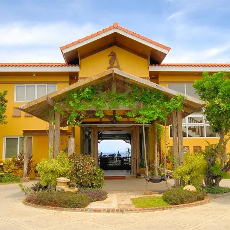 Amarela Resort Отели рядом с достопримечательностью «Пляж Думалуан»