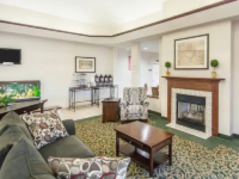 コンフォート スイーツ ロチェスター ヘンリエッタ ユニバーシティ エリア ヘンリエッタのホテル