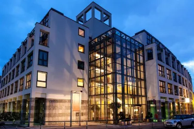 Clipper Boardinghouse - Hamburg-Michel Hotel dekat St. Michael's Church