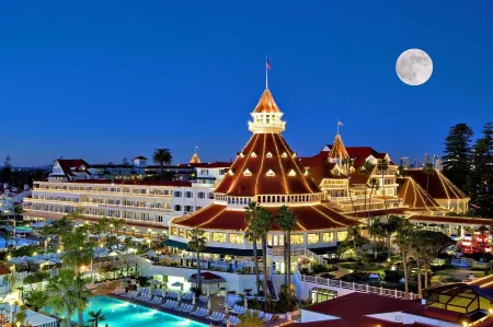 Hotel del Coronado Отели рядом с достопримечательностью «Vietnam Unit Memorial Monument»
