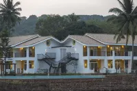 Acron Waterfront Resort Hotel di Baga