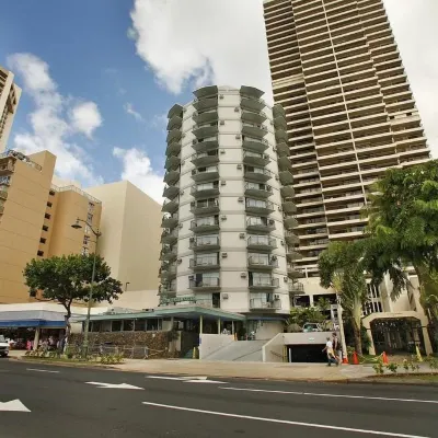 Waikiki Circle Hotel by Castle Hotels near Magic Island